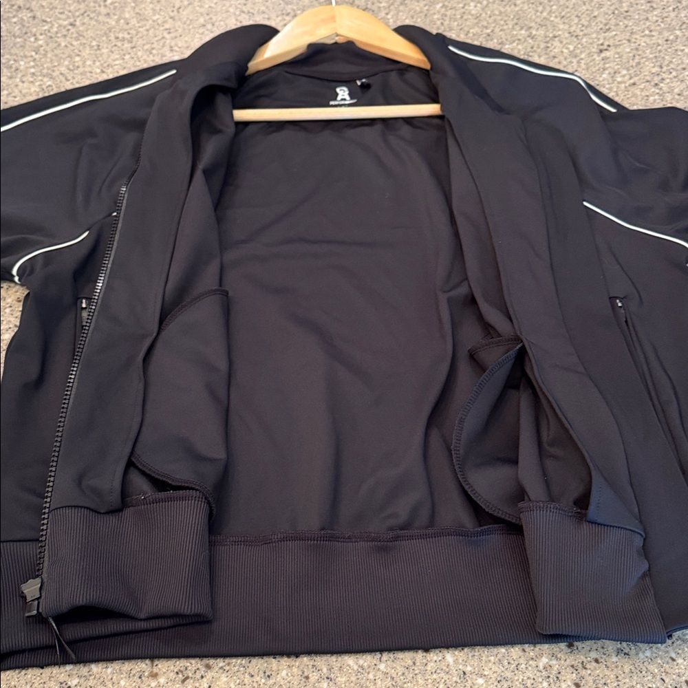 GOOD AMERICAN Performance Jacket - Picture 9 of 10